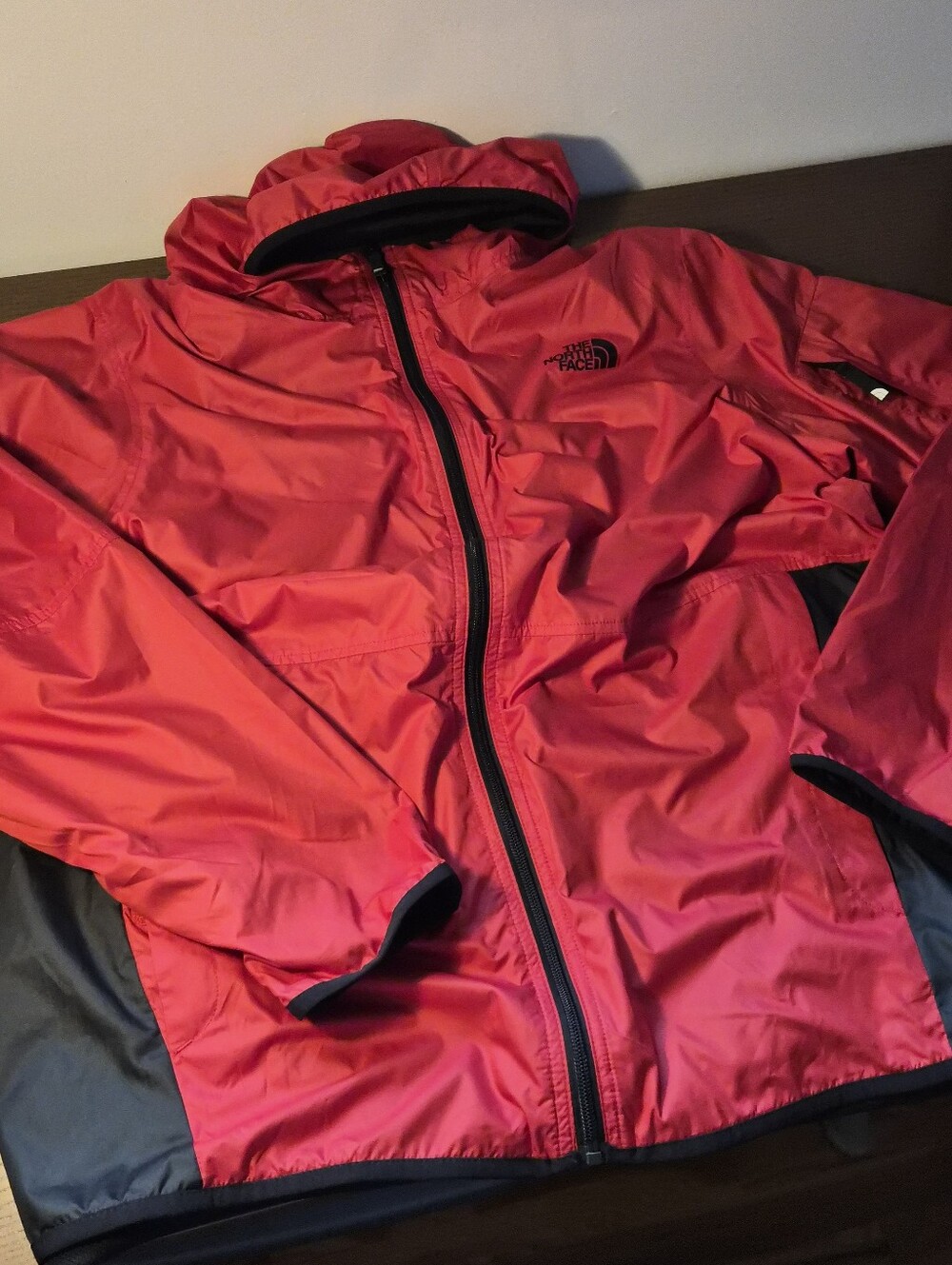 The North Face Men's Mesh Lined Windbreaker Red/Black + Arm Zip Pocket